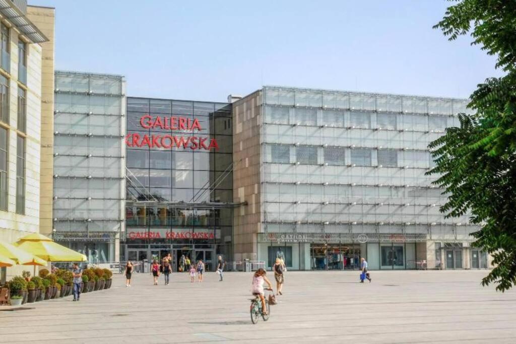 W Scislym Centrum Krakowa Z Parkingiem!